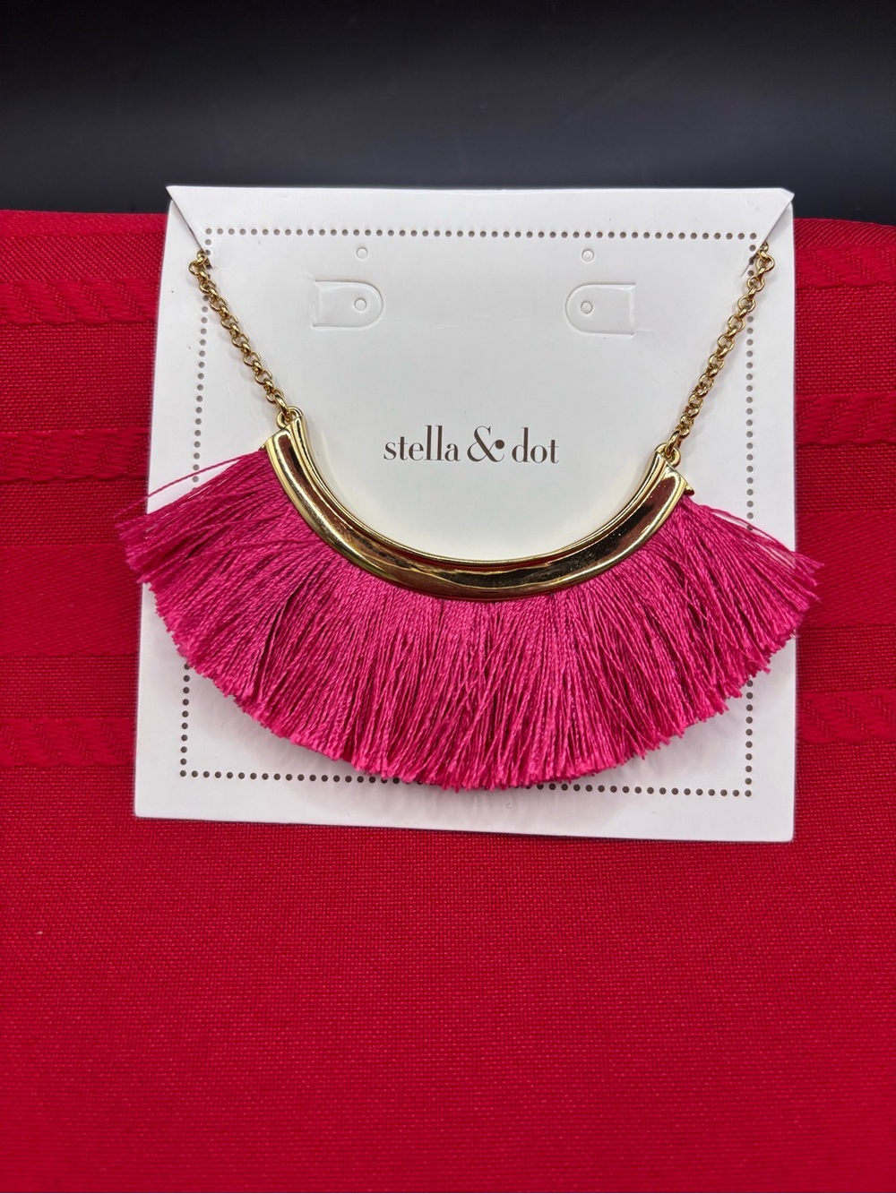 NWT Stella & Dot Eden Fringe Necklace Gold Tone Chain Statement Necklace Pink